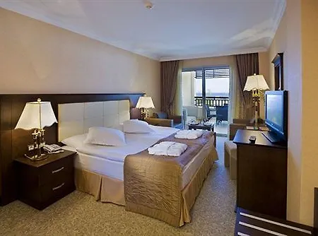 Latanya Park Hotel 4*