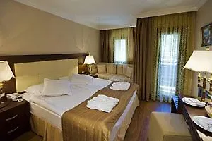 Latanya Park Hotel Yaliciftlik