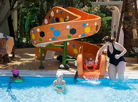 Latanya Park Hotel 4*