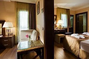 Latanya Park Hotel 4*